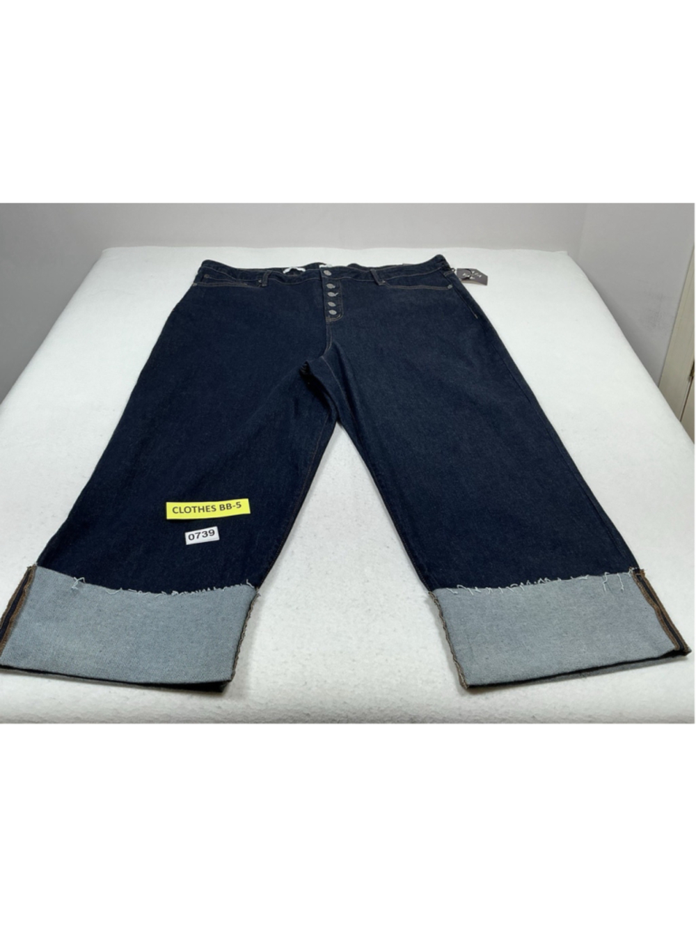 Womans NWT Ava & Viv Straight Blue Dark Wash Cropped Jeans Size 26
